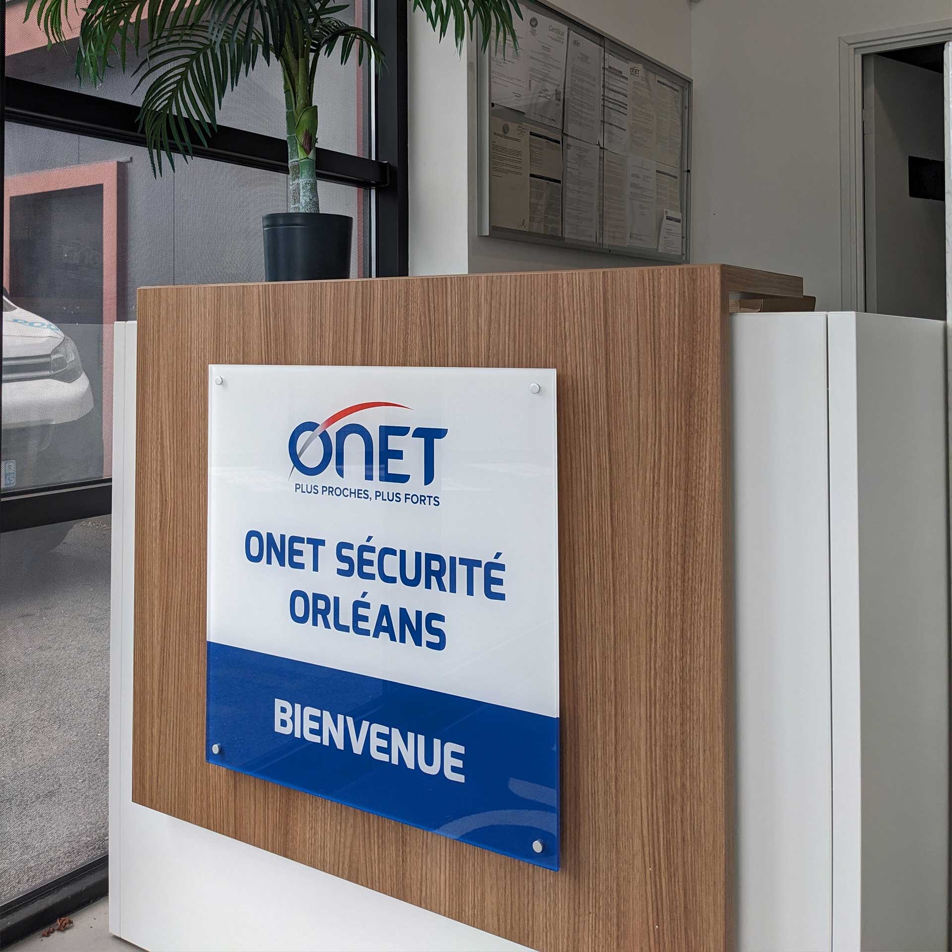 Panneau en plexiglass Onet pour l'accueil